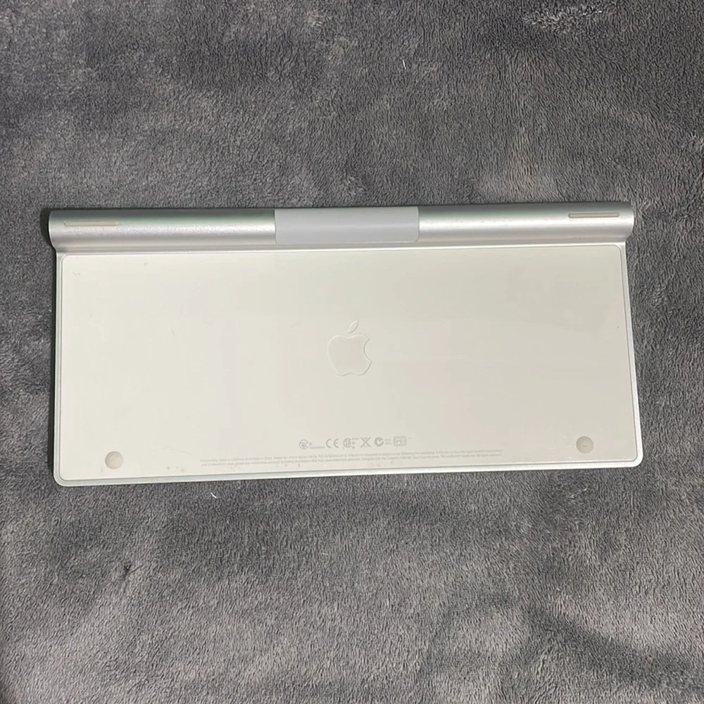Apple Wireless Keyboard with Bluetooth - Silver